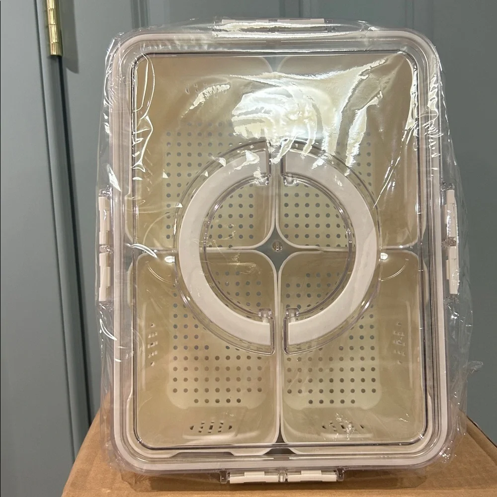 ✨BNWT - Large Clear Storage Organizer With Lids (4 Compartments)✨